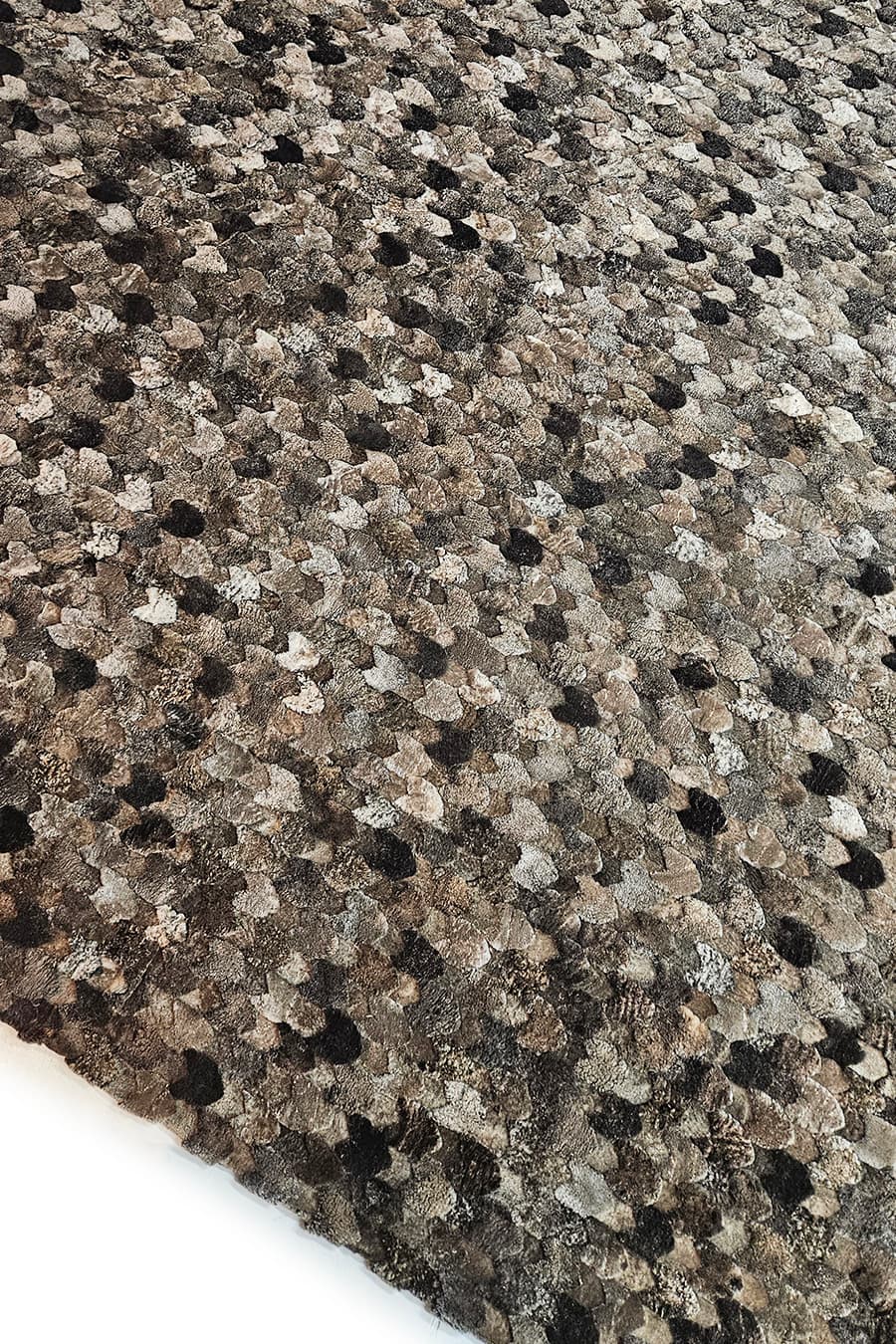 ARROWS – Hi-Low Sculpted Shearling Rug