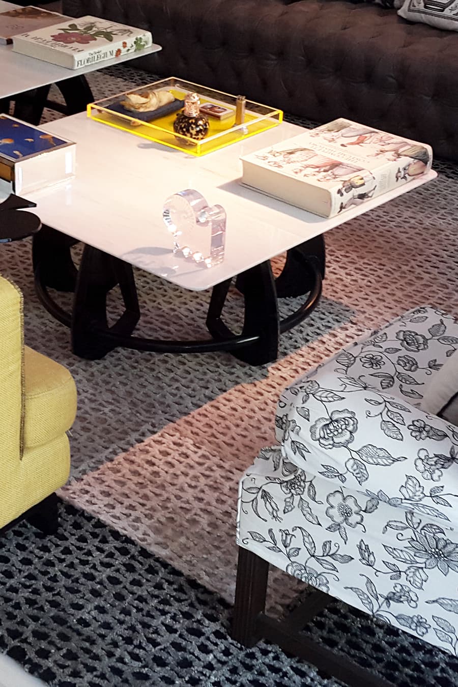 AMANDA BORDER – Sculpted Shearling Rug in Oversized Format