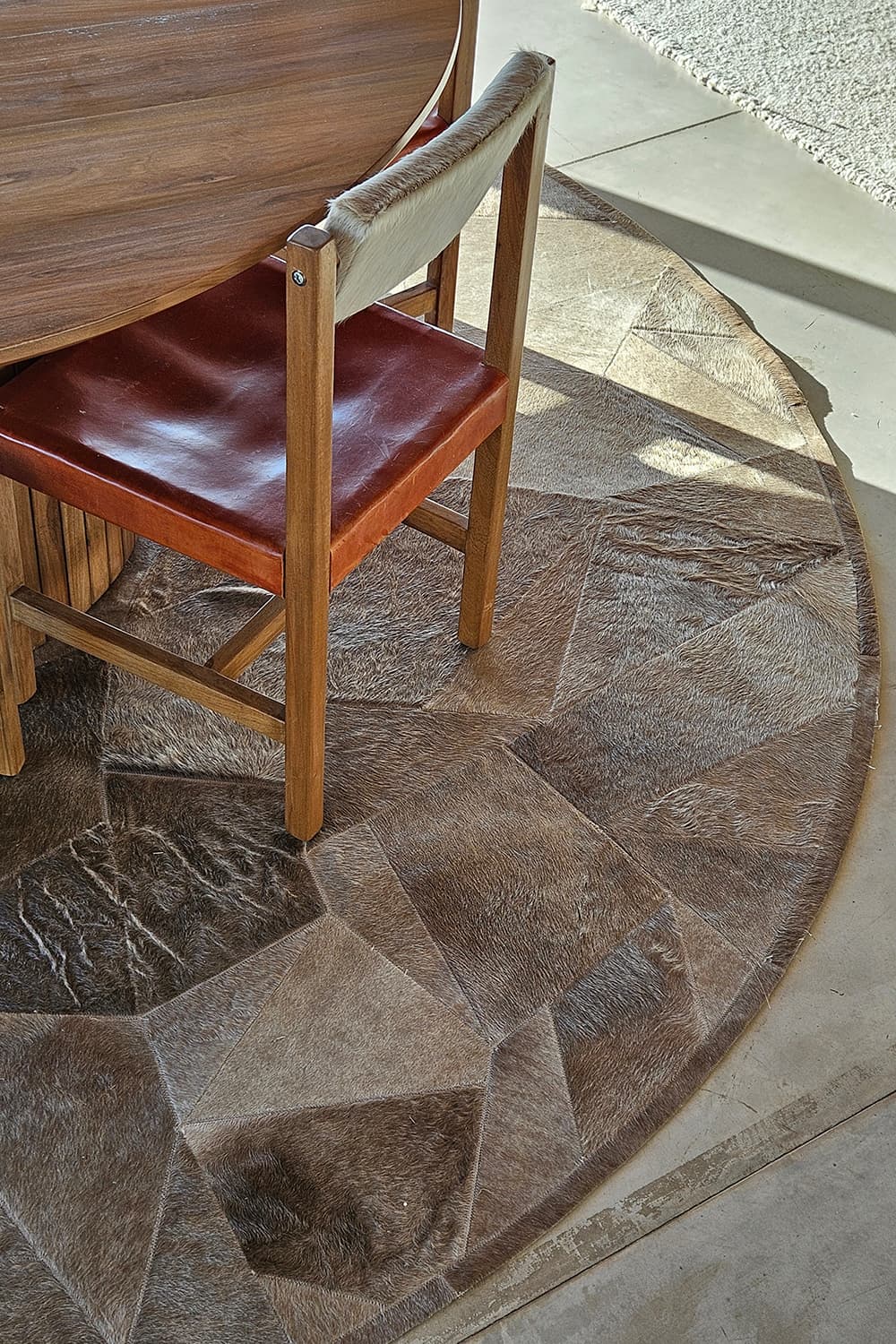 BROKEN ROUND - Patchwork Cowhide Rug