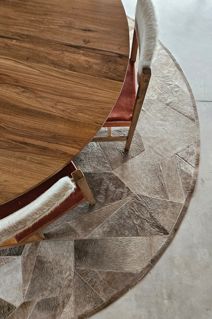 BROKEN ROUND - Patchwork Cowhide Rug