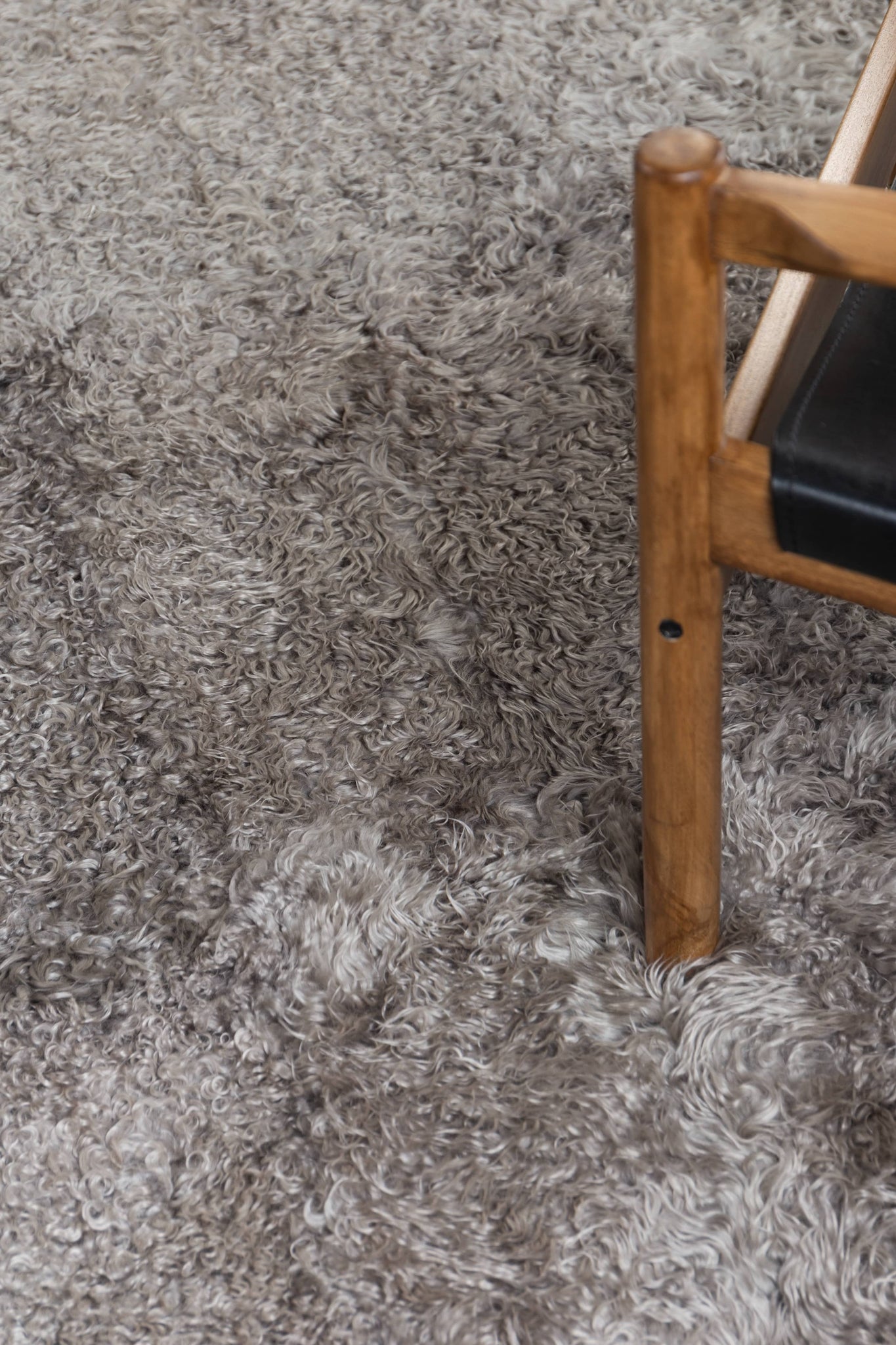CURLY GOATSKIN RUG – Silver Grey