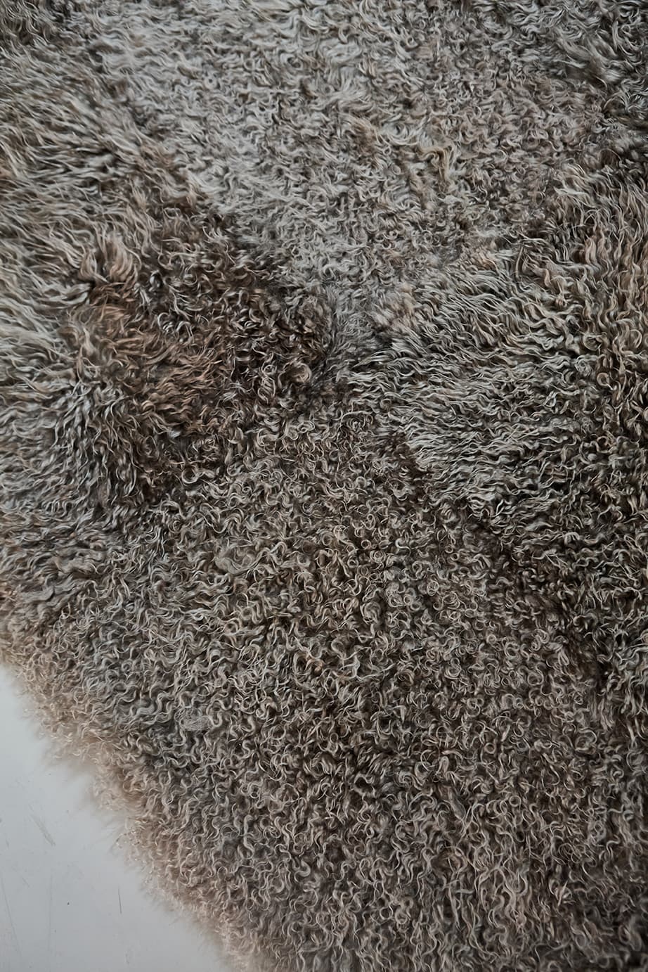CURLY GOATSKIN RUG – Silver Grey