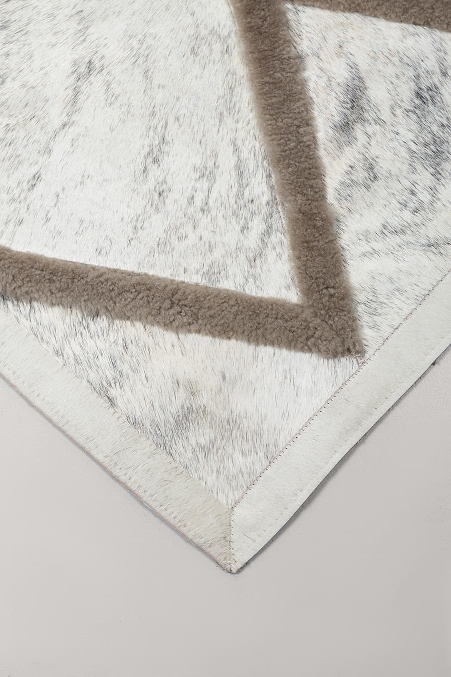 DIAMONDS - Rug in Hide and Shearling