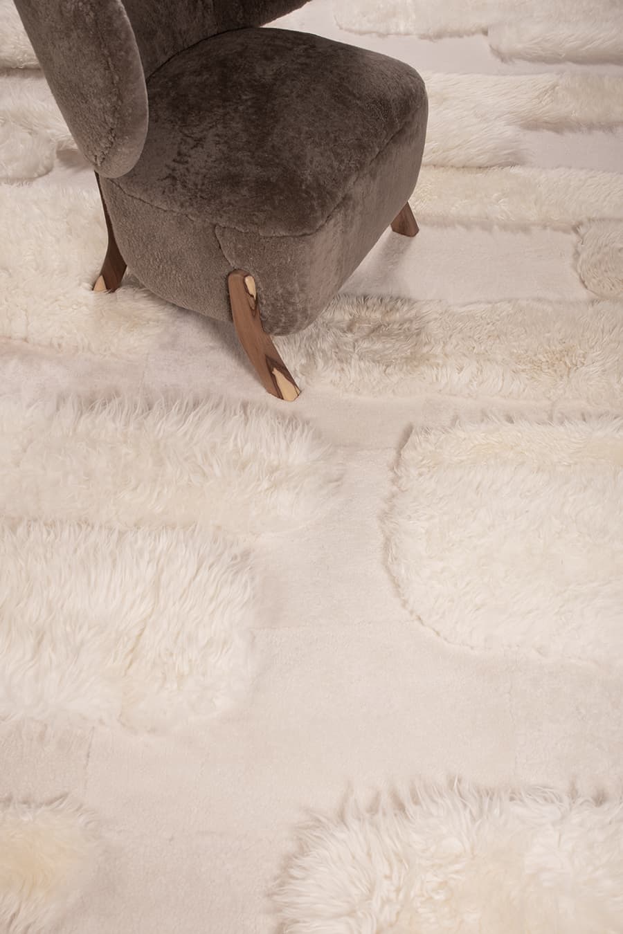 HOLLAND – Oversized Shearling Wool Rug