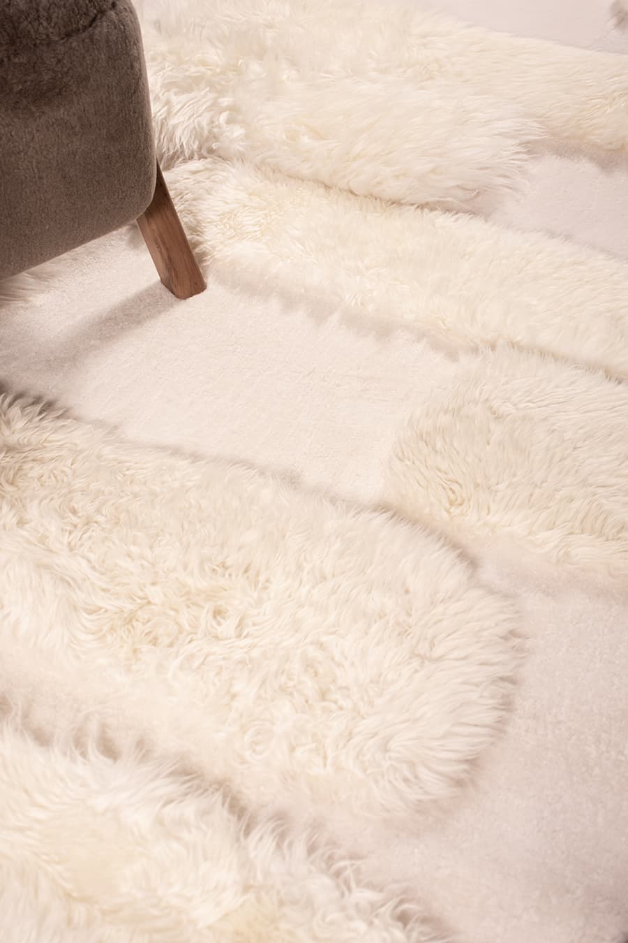 HOLLAND – Oversized Shearling Wool Rug