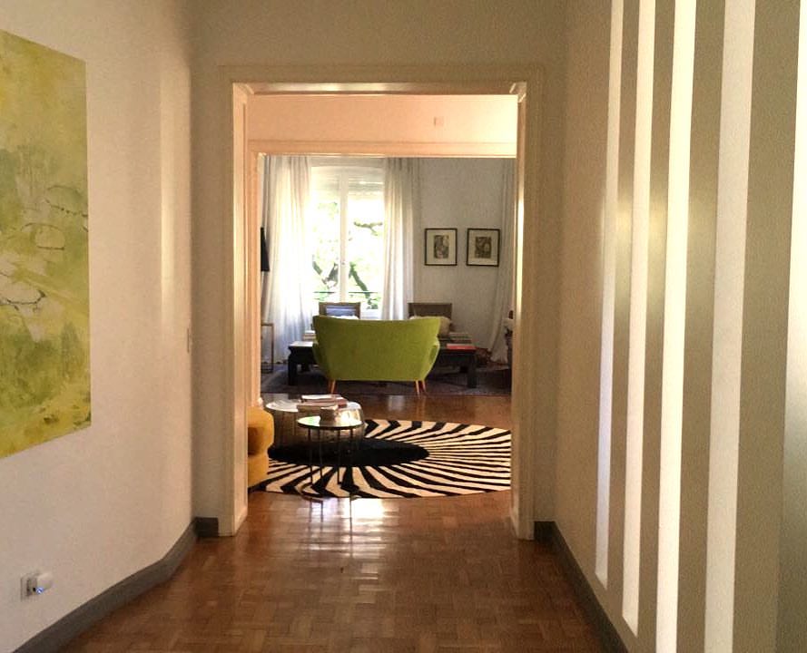 JAPAN SUN – Round Cowhide Rug in Black and White for Trade Professionals