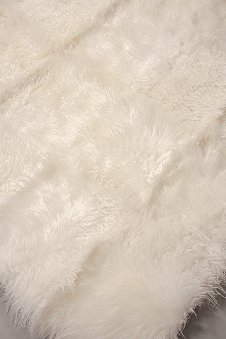 SNOW – Long Hair Sheepskin Rug
