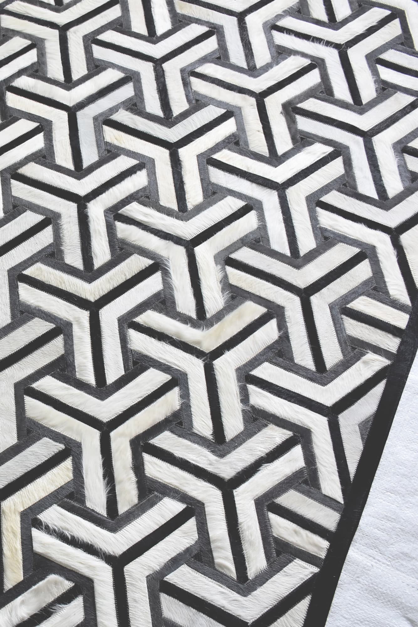 THAI – Cowhide Rug Modern