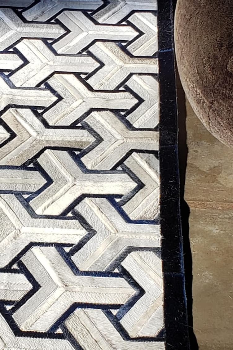 THAI – Cowhide Rug Modern